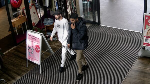 Brutale diefstal op camera als twee kansenparels smartphones jatten in Veldhoven