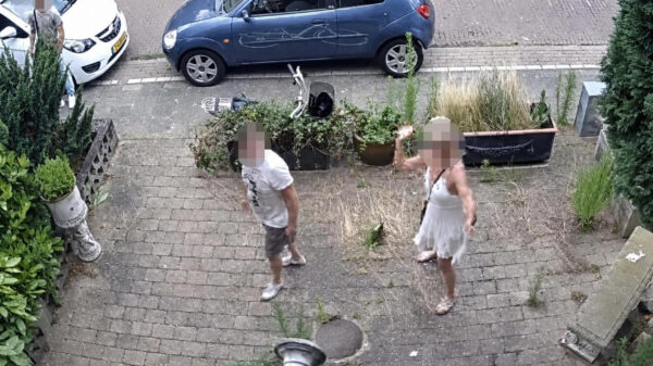 Burenruzie escaleert volledig uit de klauwen: "Kom dan, vuile Facebookh**r!"