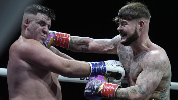 Ibiza Final Boss wint Misfits-debuut nadat Jordan McCann hem bijt en door de touwen slingert