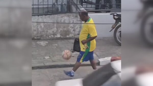 In Brazilië kan echt IEDEREEN goed voetballen