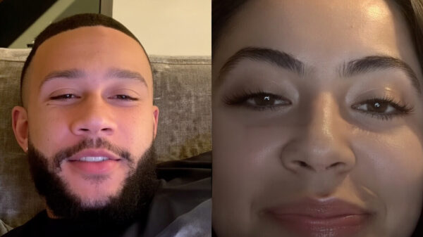 Memphis Depay is nógal onder de indruk van het achterwerk van deze fan