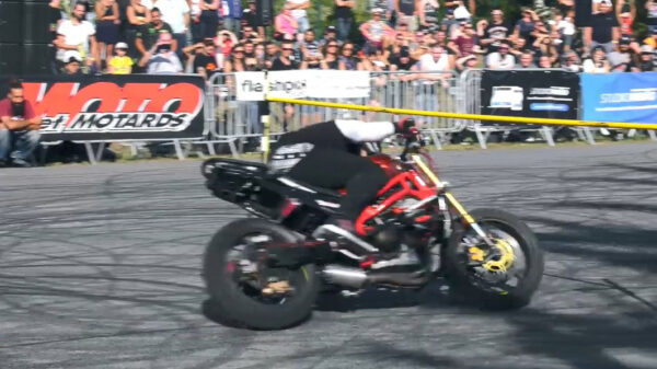 Motorrijders leggen de lat weer ontzettend laag tijdens Ouest Bike Show