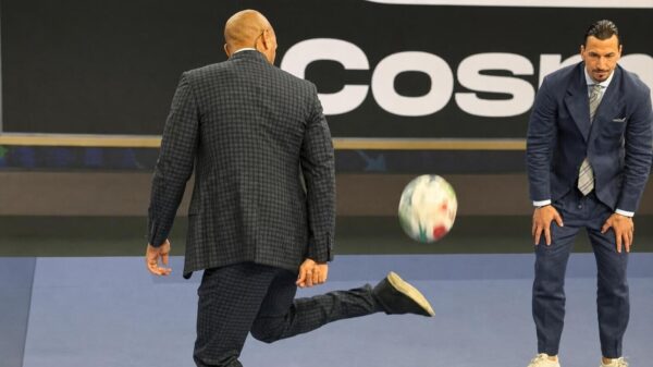 Genieten van Zlatan Ibrahimović en Thierry Henry die een showtje geven in de studio