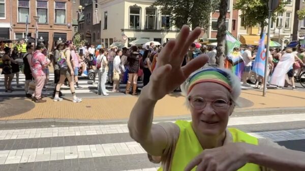 Vrouw bij Pride Groningen wil absoluut niet dat er gefilmd wordt