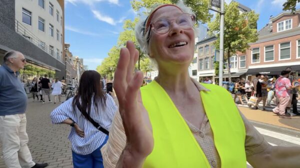 Vrouw bij Pride Groningen wil absoluut niet dat er gefilmd wordt