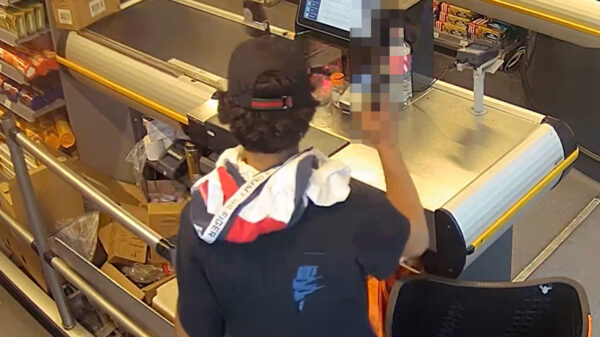 Tandarts in spe probeert supermarkt te overvallen met gigantische machete