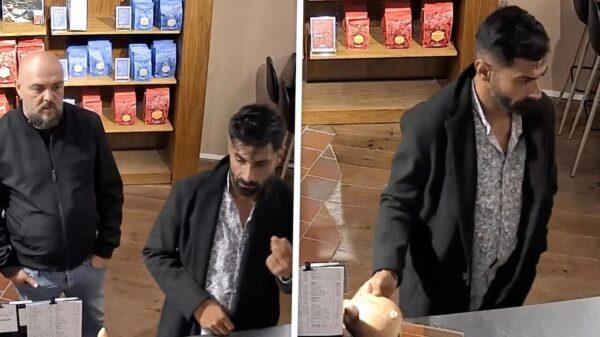 Kansloze figuren jatten fooienpot van een koffiewinkel in Weert