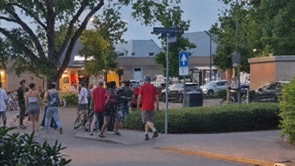 Bakstenen vliegen door de lucht na voetbalfeestje in 's-Gravendeel