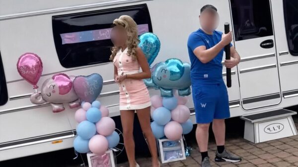 Deejayden en zijn Priscilla-Mercedes zetten de nieuwe gender reveal-standaard!