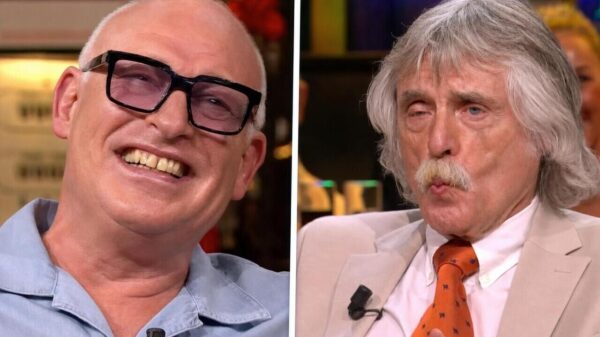 Johan Derksen geeft live op tv even een praktische tip voor tussen de lakens