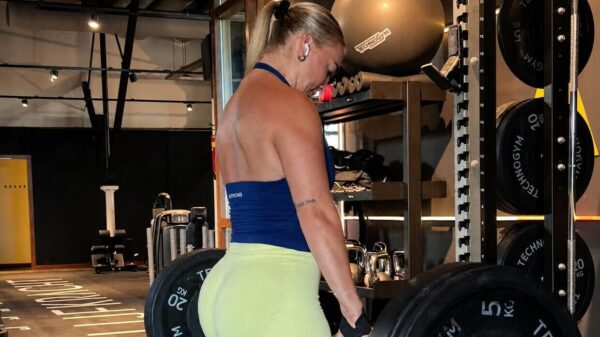 Chick filmt workout in sportschool, maar mede-sporter pikt dat niet