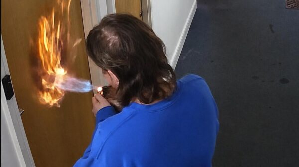 Als ruzie via de buurtapp niet meer genoeg is pak je er een gasbrander bij