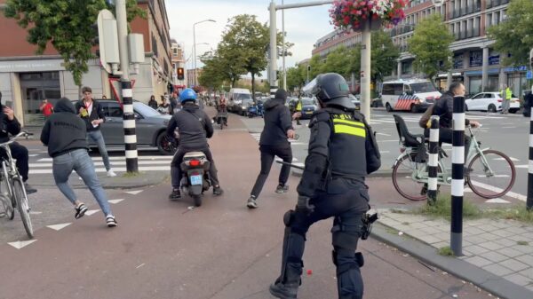 Chaos in Den Haag: Kat-en-muisspel tussen ME en Marokkaans reltuig