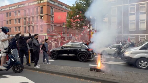 Chaos in Den Haag: Kat-en-muisspel tussen ME en Marokkaans reltuig