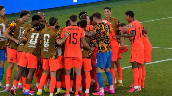 Emotionele Cody Gakpo besprongen door team na openingstreffer tegen Marokko