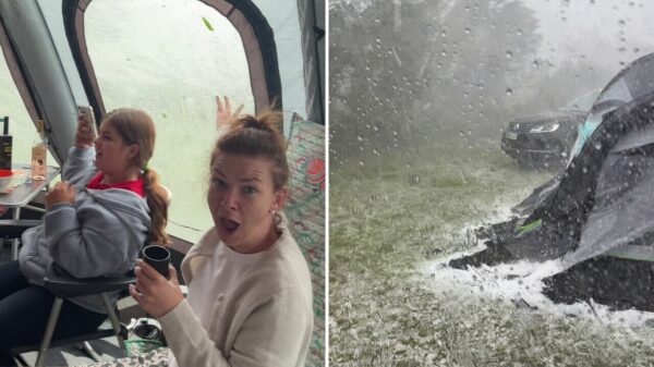 Leuk man, kamperen terwijl de hagel je tent naar de gallemiezen beukt