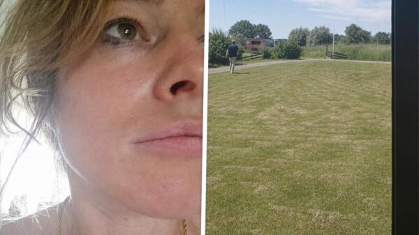Sta je tijdens het naakt dweilen ineens oog in oog met een verdwaalde toerist
