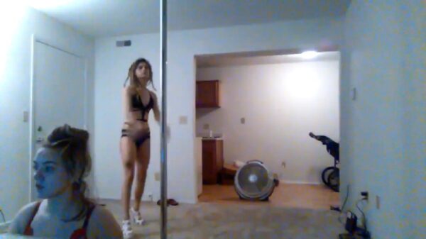 Paaldanseres trapt bij een vriendin onbedoeld het licht uit