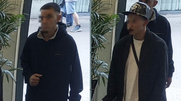 Opsporing Verzocht: Laf duo rukt gouden ketting van vrouw in rolstoel