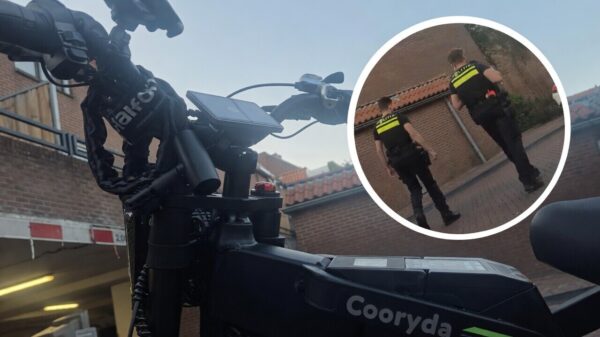Opgefokte fatbiker gaat he-le-maal los en scheldt agenten de huid vol