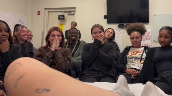 Studente gaat viral na Braziliaanse wax-demo voor verbijsterde klasgenoten