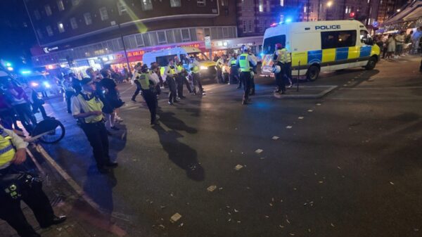 Agent het ziekenhuis in gebonjourd na clash met Marokko-fans in Londen