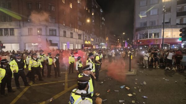 Agent het ziekenhuis in gebonjourd na clash met Marokko-fans in Londen