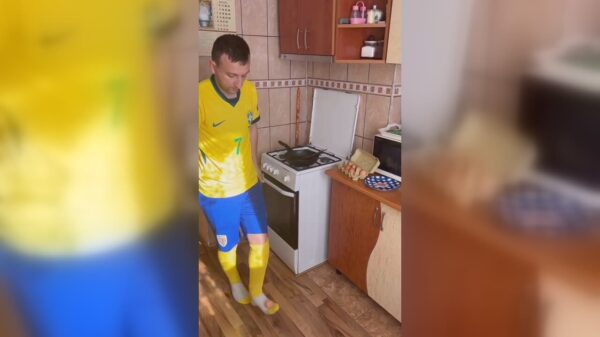 Voetballer bakt eitje