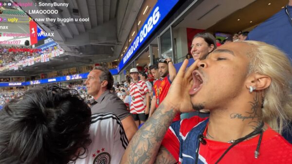 Irritante streamer PlaqueBoyMax uit stadion geknikkerd na ruzie met Engelse fans