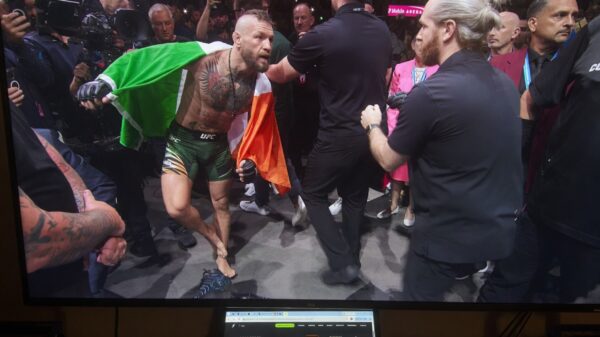 Beelden 'bewijzen' dat Conor McGregor geblesseerd was voordat hij de ring in stapte