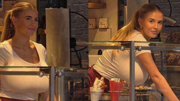 Blonde snackbarmedewerkster trekt veel bekijks dankzij haar opvallende figuur