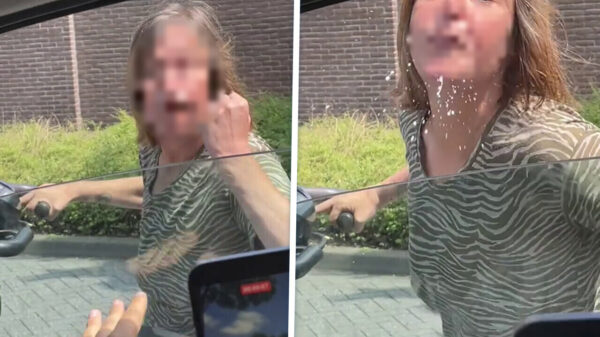 Gillende keukenmeiden krijgen fluim van boze scootmobielvrouw in Tilburg