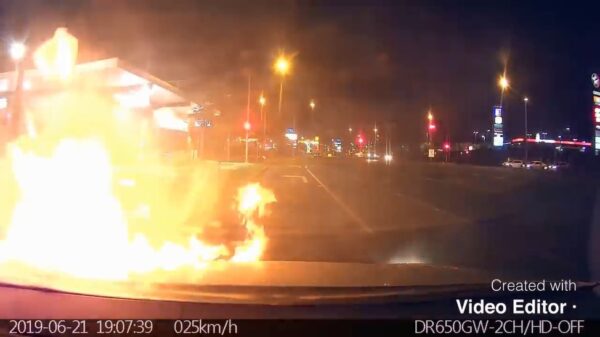 Altijd vervelend als je auto opeens in de fik vliegt