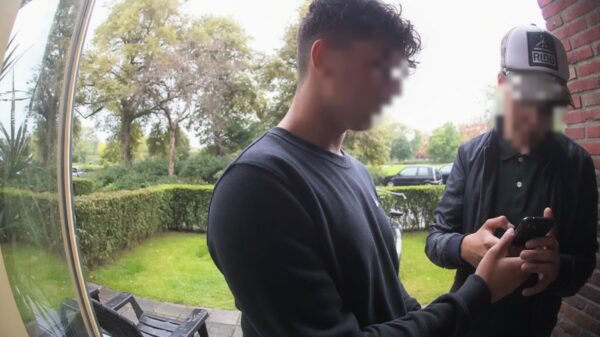 Jochies jatten telefoon tijdens Marktplaats-dealtje aan de voordeur