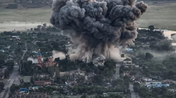 Russische mega-bom FAB-3000 maakt gigantische klapper in Oekraïense stad