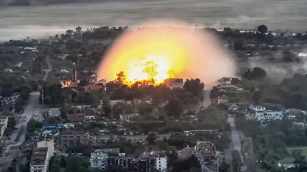 Russische mega-bom FAB-3000 maakt gigantische klapper in Oekraïense stad