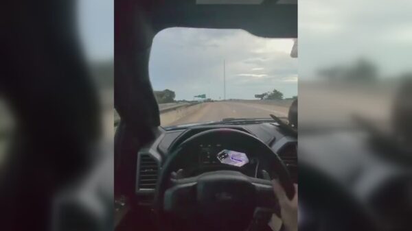 Verkeershufter houdt 'm net tussen de lijntjes