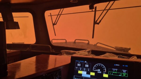 Bizar: Trein in Canada omsingeld door een allesverwoestende bosbrand