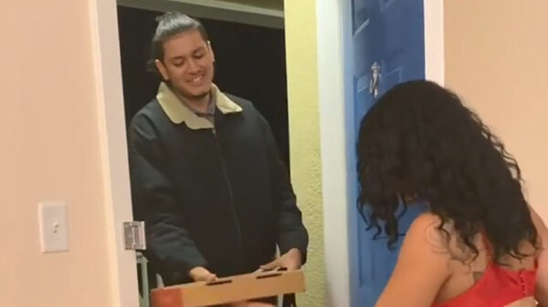 Pizzabezorger wordt verrast met een flinke fooi