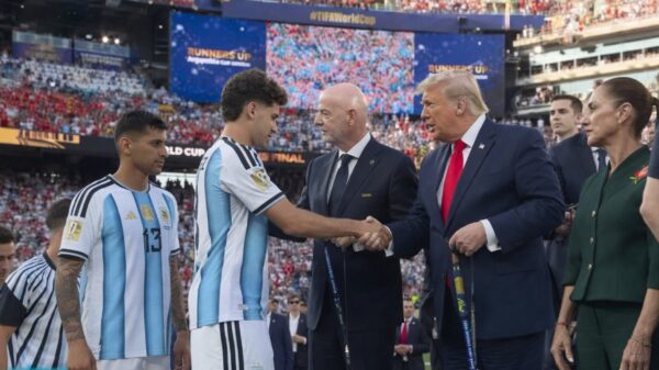 Cristian Romero zorgt voor pijnlijk moment en negeert hand Donald Trump na WK-finale
