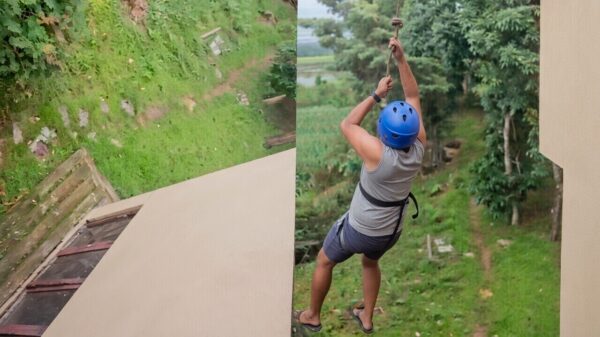Toerist stort 12 meter naar beneden vanaf zipline nadat veiligheidsslot breekt