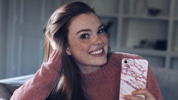 Spiegeltje spiegeltje aan de wand deze vrouwen zijn behoorlijk amusant (18)