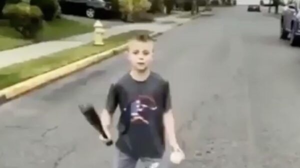 Kijk mama, ik kan een trucje met een knuppel