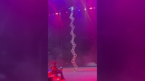 Wesley Williams op een eenwieler met 25 wielen
