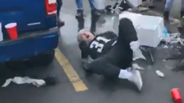 Huftertje trapt op het laatste moment nog even snel de tafel weg