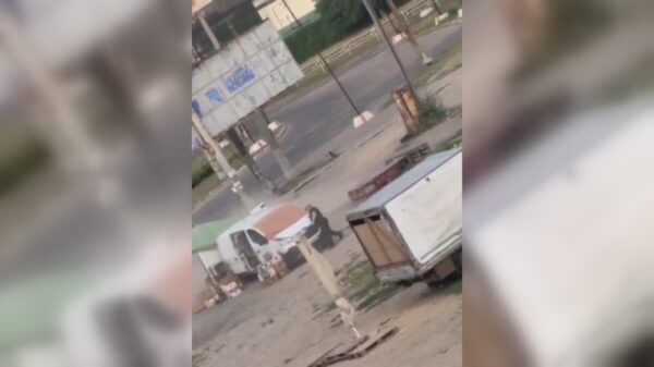 Drone achtervolgt man op markt in Cherson en ontploft vlak naast hem