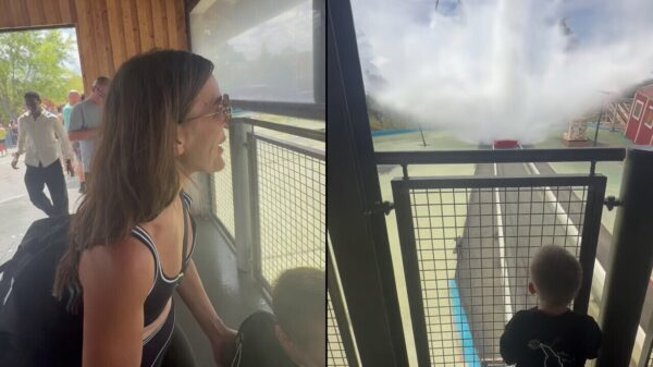Moeder van het jaar dumpt kind in splash zone en laat watergolf het werk doen