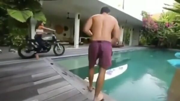 Surfen in een zwembad: dat doe je niet op deze manier