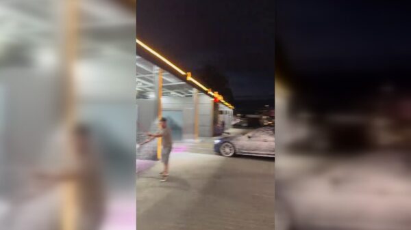Extreem kutgeintje bij de wasstraat