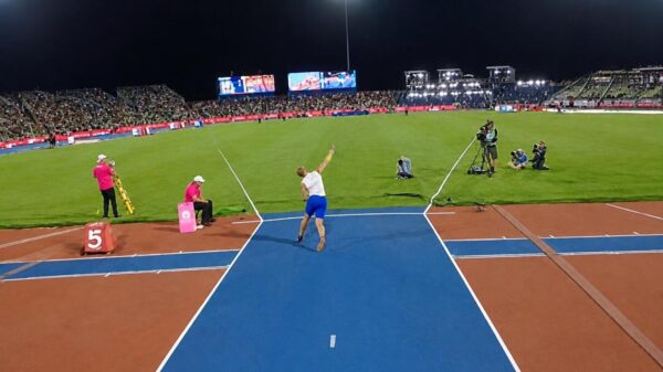 Jurylid EK atletiek in Birmingham bijna gespietst door vliegende speer